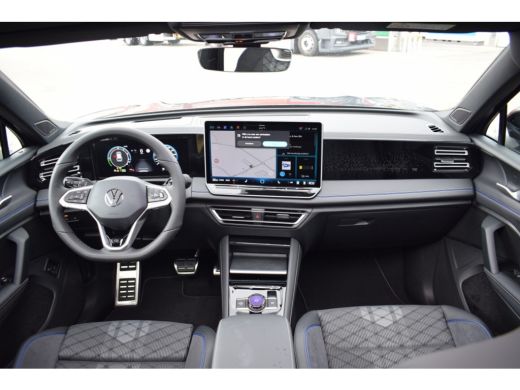 Volkswagen Tiguan 1.5 eHybrid R-Line | HARMAN KARDON | PANO | BLACK PACK | BOMVOL ActivLease financial lease