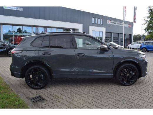 Volkswagen Tiguan 1.5 eHybrid R-Line | HARMAN KARDON | PANO | BLACK PACK | BOMVOL ActivLease financial lease