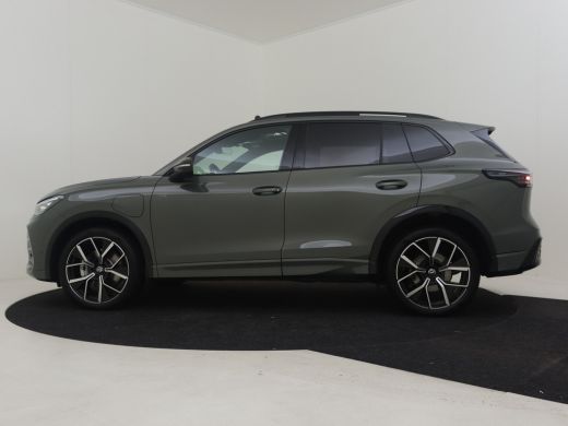 Volkswagen Tiguan 1.5 TSI eHybrid 200 kW R-Line 272pk | Panorama dak | Lederen bekleding | Trekhaak | 360 camera | ... ActivLease financial lease