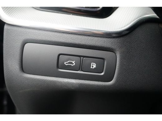 Volvo  XC60 Plus Black Edition Plug-In Hybrid AWD Facelift! | HU-Display | Harman/Kardon | Pano | 360 camera ... ActivLease financial lease