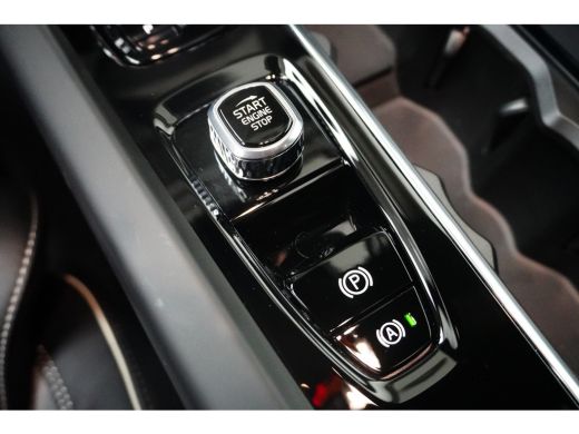 Volvo  XC60 Plus Black Edition Plug-In Hybrid AWD Facelift! | HU-Display | Harman/Kardon | Pano | 360 camera ... ActivLease financial lease