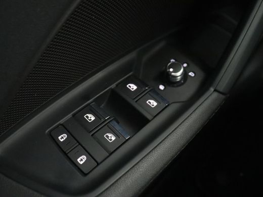 Audi A3 30 TFSI S edition | Stoelverwarming | Park Assist | Carplay | Sportstoelen | Half leder | Virtual... ActivLease financial lease
