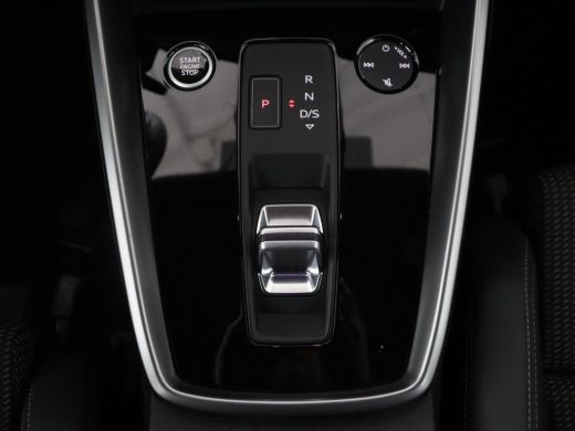 Audi A3 30 TFSI S edition | Stoelverwarming | Park Assist | Carplay | Sportstoelen | Half leder | Virtual... ActivLease financial lease