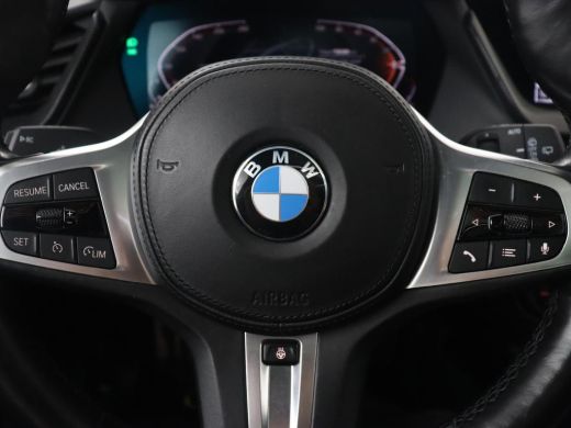 BMW 1 Serie 118i M Sport | Panoramadak | Stoelverwarming | Camera | Sportstoelen | Harman/Kardon | Stuurverwa... ActivLease financial lease