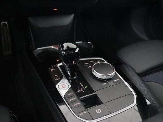 BMW 1 Serie 118i M Sport | Panoramadak | Stoelverwarming | Camera | Sportstoelen | Harman/Kardon | Stuurverwa... ActivLease financial lease