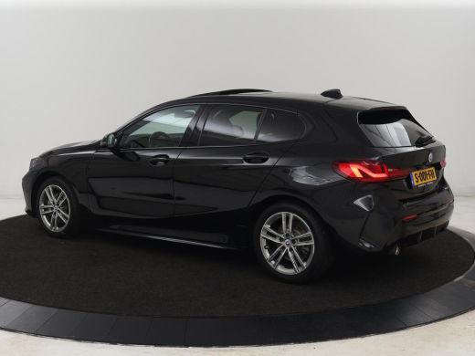 BMW 1 Serie 118i M Sport | Panoramadak | Stoelverwarming | Camera | Sportstoelen | Harman/Kardon | Stuurverwa... ActivLease financial lease