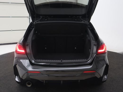BMW 1 Serie 118i M Sport | Panoramadak | Stoelverwarming | Camera | Sportstoelen | Harman/Kardon | Stuurverwa... ActivLease financial lease