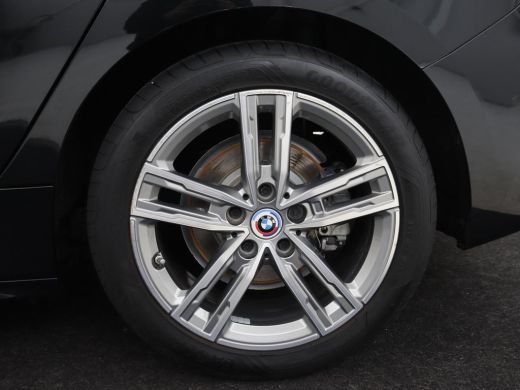 BMW 1 Serie 118i M Sport | Panoramadak | Stoelverwarming | Camera | Sportstoelen | Harman/Kardon | Stuurverwa... ActivLease financial lease