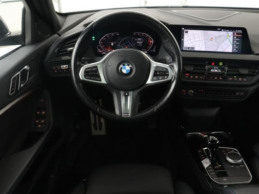 BMW 1 Serie 118i M Sport | Panoramadak | Stoelverwarming | Camera | Sportstoelen | Harman/Kardon | Stuurverwa... ActivLease financial lease