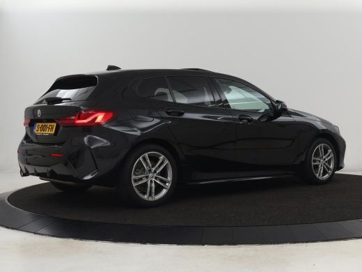 BMW 1 Serie 118i M Sport | Panoramadak | Stoelverwarming | Camera | Sportstoelen | Harman/Kardon | Stuurverwa... ActivLease financial lease