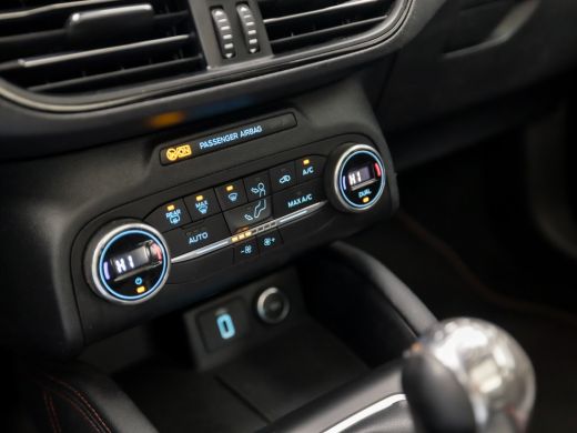 Ford Focus 1.0 EcoBoost ST Line (PANORAMADAK, APPLE CARPLAY, GROOT NAVI, CLIMATE, ADAPTIVE CRUISE, SPORTSTOE... ActivLease financial lease