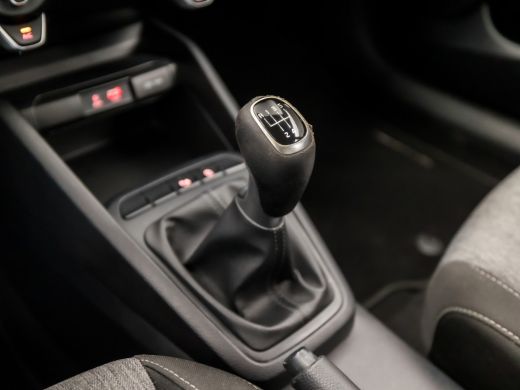 Kia Stonic 1.0 T-GDi DynamicLine (APPLE CARPLAY, NAVIGATIE, CRUISE, CAMERA, LM VELGEN, SPORTSTOELEN, PARKEER... ActivLease financial lease