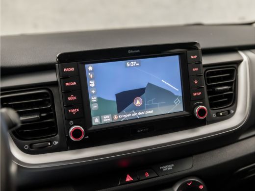 Kia Stonic 1.0 T-GDi DynamicLine (APPLE CARPLAY, NAVIGATIE, CRUISE, CAMERA, LM VELGEN, SPORTSTOELEN, PARKEER... ActivLease financial lease