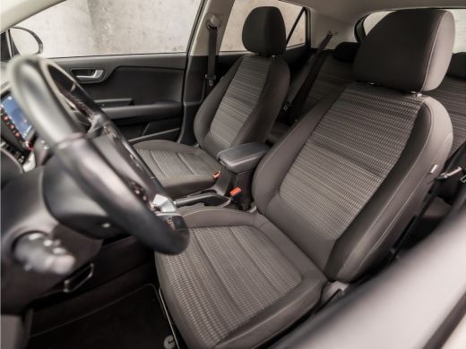 Kia Stonic 1.0 T-GDi DynamicPlusLine (APPLE CARPLAY, NAVIGATIE, CAMERA, CLIMATE, KEYLESS, SPORTSTOELEN, CRUI... ActivLease financial lease