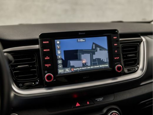 Kia Stonic 1.0 T-GDi DynamicPlusLine (APPLE CARPLAY, NAVIGATIE, CAMERA, CLIMATE, KEYLESS, SPORTSTOELEN, CRUI... ActivLease financial lease