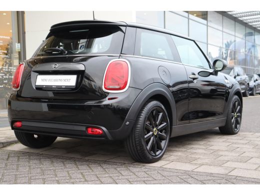 Mini Electric Essential / Sportstoelen / Achteruitrijcamera / Comfort Access / LED / Stoelverwarming ActivLease financial lease