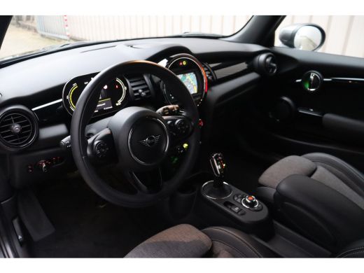 Mini Electric Essential / Sportstoelen / Achteruitrijcamera / Comfort Access / LED / Stoelverwarming ActivLease financial lease