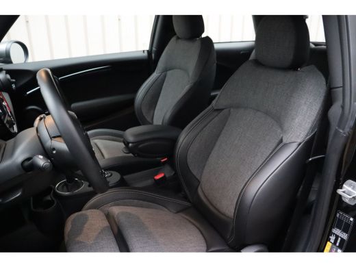 Mini Electric Essential / Sportstoelen / Achteruitrijcamera / Comfort Access / LED / Stoelverwarming ActivLease financial lease