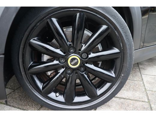 Mini Electric Essential / Sportstoelen / Achteruitrijcamera / Comfort Access / LED / Stoelverwarming ActivLease financial lease