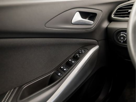 Opel Grandland X 1.2 Turbo Sport Automaat (APPLE CARPLAY, GROOT NAVI, GETINT GLAS, CRUISE, SPORTSTOELEN, PARKEERSE... ActivLease financial lease