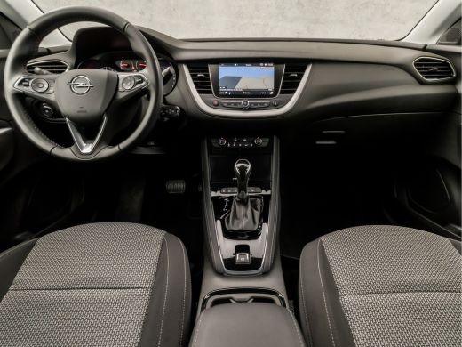 Opel Grandland X 1.2 Turbo Sport Automaat (APPLE CARPLAY, GROOT NAVI, GETINT GLAS, CRUISE, SPORTSTOELEN, PARKEERSE... ActivLease financial lease