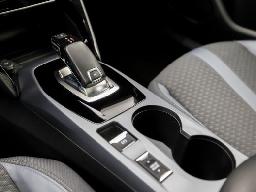 Peugeot 2008 1.2 PureTech Allure Sport Automaat (PANORAMADAK, VIRTUAL COCKPIT, APPLE CARPLAY, GROOT NAVI, SPOR... ActivLease financial lease