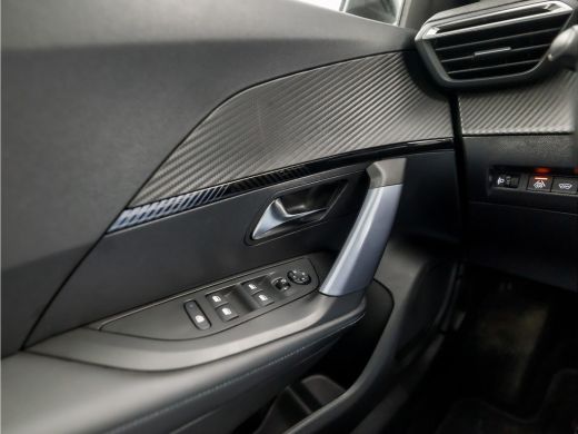 Peugeot 2008 1.2 PureTech Allure Sport Automaat (PANORAMADAK, VIRTUAL COCKPIT, APPLE CARPLAY, GROOT NAVI, SPOR... ActivLease financial lease