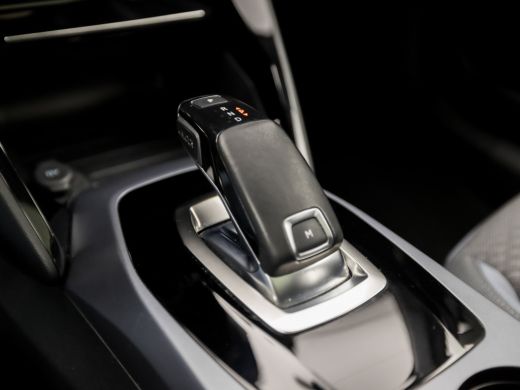 Peugeot 2008 1.2 PureTech Allure Sport Automaat (PANORAMADAK, VIRTUAL COCKPIT, APPLE CARPLAY, GROOT NAVI, SPOR... ActivLease financial lease