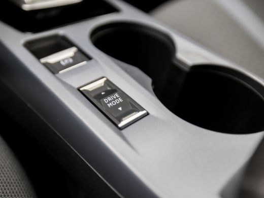 Peugeot 2008 1.2 PureTech Allure Sport Automaat (PANORAMADAK, VIRTUAL COCKPIT, APPLE CARPLAY, GROOT NAVI, SPOR... ActivLease financial lease