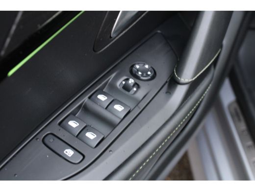 Peugeot 208 1.2 PureTech GT-Line | Automaat | Navigatie | Camera | Panoramadak | Lederen bekleding | Stoelver... ActivLease financial lease