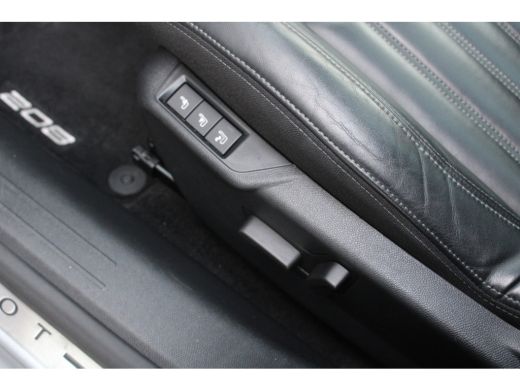 Peugeot 208 1.2 PureTech GT-Line | Automaat | Navigatie | Camera | Panoramadak | Lederen bekleding | Stoelver... ActivLease financial lease