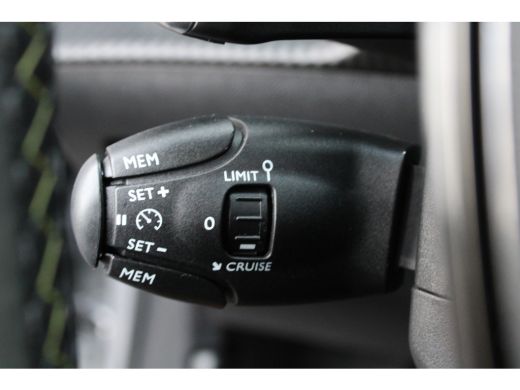 Peugeot 208 1.2 PureTech GT-Line | Automaat | Navigatie | Camera | Panoramadak | Lederen bekleding | Stoelver... ActivLease financial lease