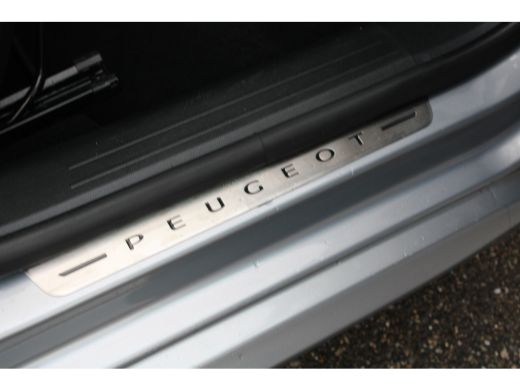 Peugeot 208 1.2 PureTech GT-Line | Automaat | Navigatie | Camera | Panoramadak | Lederen bekleding | Stoelver... ActivLease financial lease