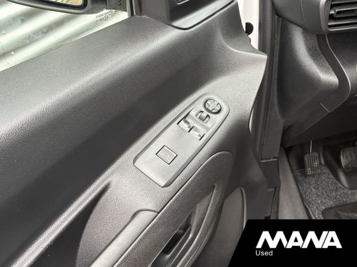 Peugeot Partner 1.5 BlueHDI 130PK L1H1 Automaat Premium Carplay Trekhaak Cruise Sensoren ActivLease financial lease