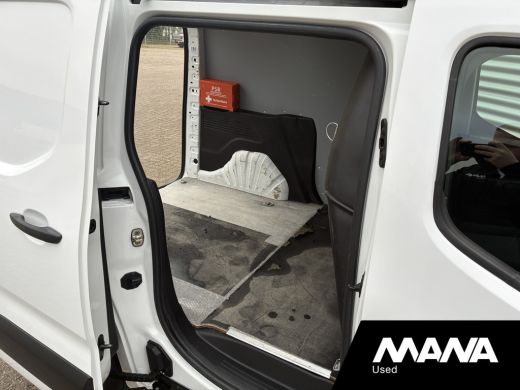 Peugeot Partner 1.5 BlueHDI 130PK L1H1 Automaat Premium Carplay Trekhaak Cruise Sensoren ActivLease financial lease