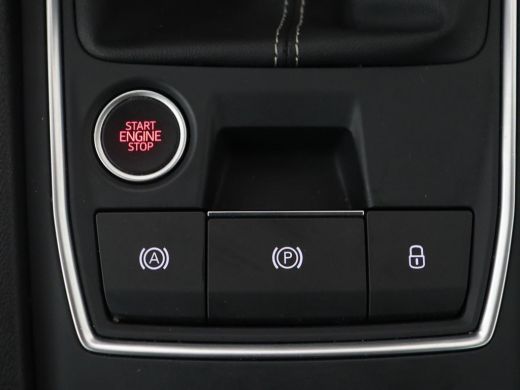 Seat Leon 1.0 TSI Style Intens | Trekhaak | Camera | Carplay | Navigatie | Adaptive cruise | DAB | Parkeerh... ActivLease financial lease