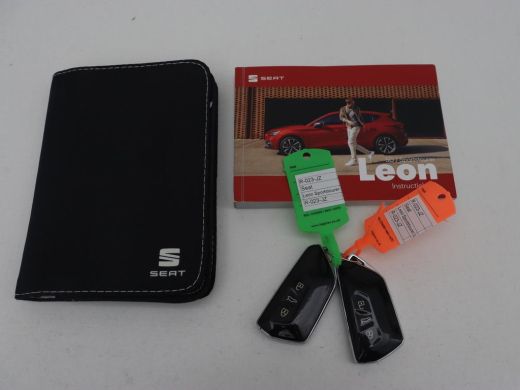 Seat Leon 1.0 TSI Style Intens | Trekhaak | Camera | Carplay | Navigatie | Adaptive cruise | DAB | Parkeerh... ActivLease financial lease