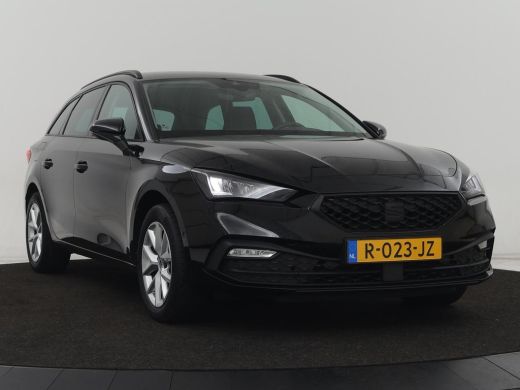 Seat Leon 1.0 TSI Style Intens | Trekhaak | Camera | Carplay | Navigatie | Adaptive cruise | DAB | Parkeerh... ActivLease financial lease
