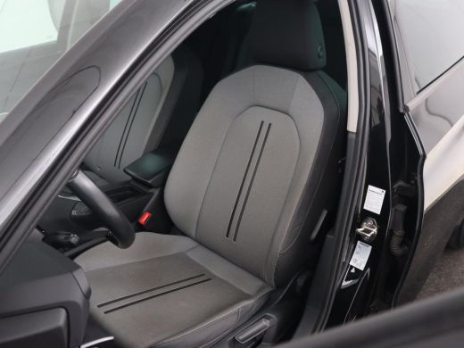 Seat Leon 1.0 TSI Style Intens | Trekhaak | Camera | Carplay | Navigatie | Adaptive cruise | DAB | Parkeerh... ActivLease financial lease