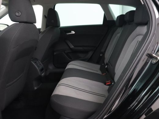 Seat Leon 1.0 TSI Style Intens | Trekhaak | Camera | Carplay | Navigatie | Adaptive cruise | DAB | Parkeerh... ActivLease financial lease