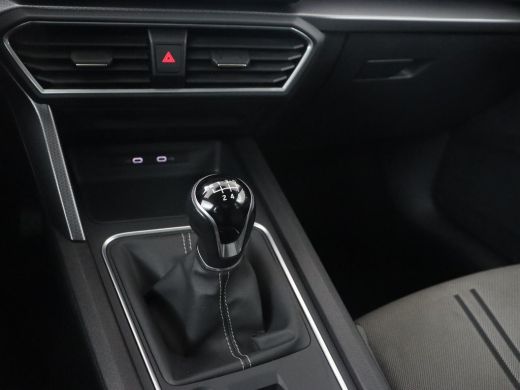 Seat Leon 1.0 TSI Style Intens | Trekhaak | Camera | Carplay | Navigatie | Adaptive cruise | DAB | Parkeerh... ActivLease financial lease