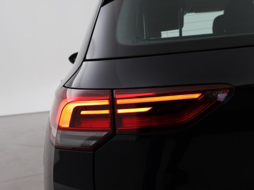 Volkswagen Golf 1.0 eTSI DSG + VIRTUAL COCKPIT | SFEERVERLICHTING | STUURVERW. / STOELVERW. | CAMERA | ADAPTIVE C... ActivLease financial lease