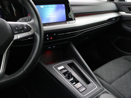 Volkswagen Golf 1.0 eTSI DSG + VIRTUAL COCKPIT | SFEERVERLICHTING | STUURVERW. / STOELVERW. | CAMERA | ADAPTIVE C... ActivLease financial lease