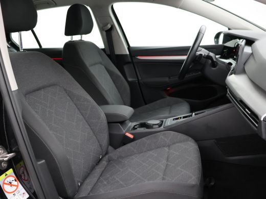 Volkswagen Golf 1.0 eTSI DSG + VIRTUAL COCKPIT | SFEERVERLICHTING | STUURVERW. / STOELVERW. | CAMERA | ADAPTIVE C... ActivLease financial lease