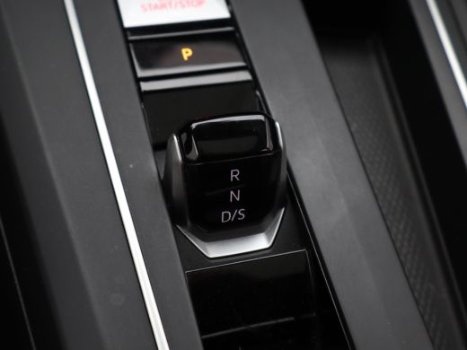 Volkswagen Golf 1.4 eHybrid GTE NL Auto! | Achteruitrijcamera | Apple Carplay/Android Auto|telefoonintegratie pre... ActivLease financial lease