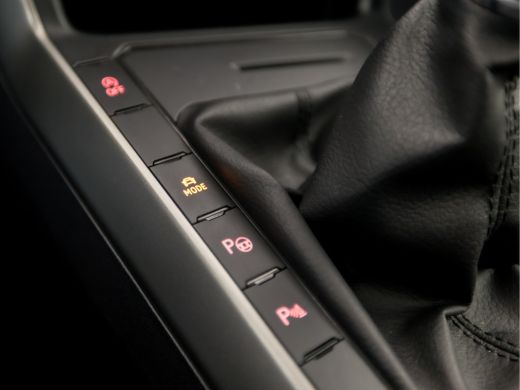 Volkswagen Polo 1.0 TSI Sportline (APPLE CARPLAY, GROOT NAVI, CLIMATE, CAMERA, SPORTSTOELEN, LM VELGEN, ADAPTIVE ... ActivLease financial lease