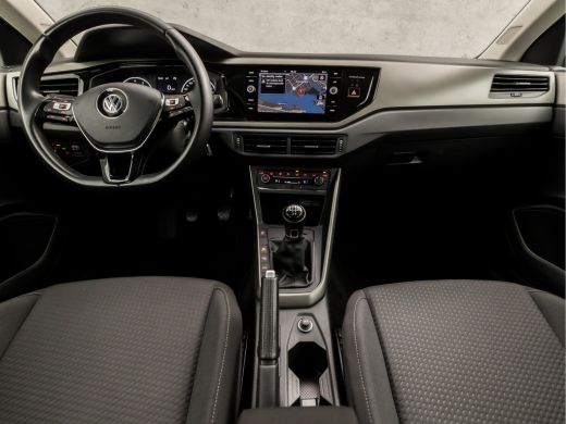 Volkswagen Polo 1.0 TSI Sportline (APPLE CARPLAY, GROOT NAVI, CLIMATE, CAMERA, SPORTSTOELEN, LM VELGEN, ADAPTIVE ... ActivLease financial lease