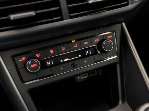 Volkswagen Polo 1.0 TSI Sportline (APPLE CARPLAY, GROOT NAVI, CLIMATE, CAMERA, SPORTSTOELEN, LM VELGEN, ADAPTIVE ... ActivLease financial lease