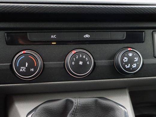 Volkswagen Transporter 2.0 TDI L2H1 + LEDER | TREKHAAK | CAMERA | APPLE CARPLAY | L.M. VELGEN ActivLease financial lease