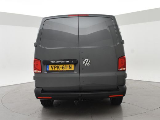 Volkswagen Transporter 2.0 TDI L2H1 + LEDER | TREKHAAK | CAMERA | APPLE CARPLAY | L.M. VELGEN ActivLease financial lease